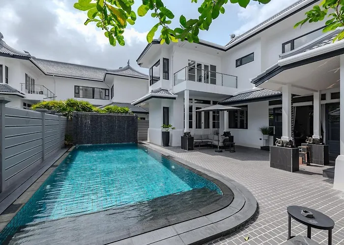 Thong Lo Sumptuous Double Pool