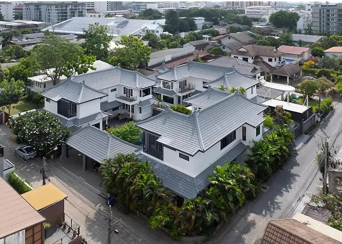 Villa Thong Lo Sumptuous Double Pool Bangkok