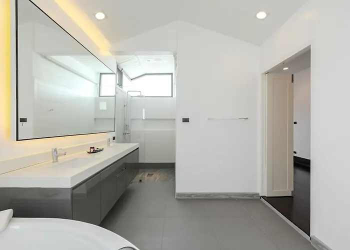 Thong Lo Sumptuous Double Pool Villa