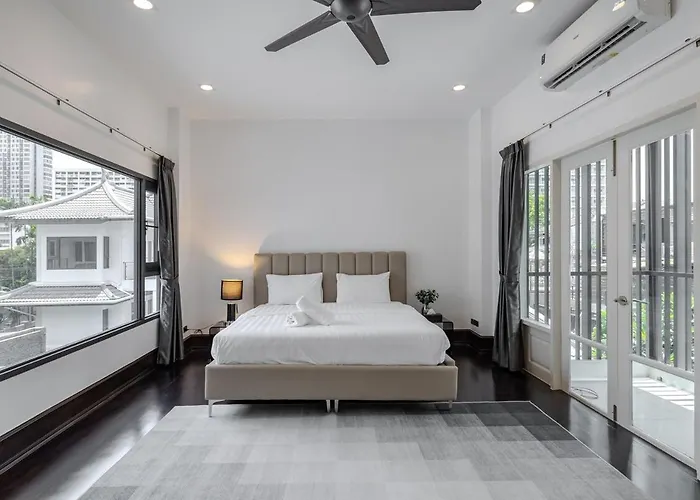 Thong Lo Sumptuous Double Pool