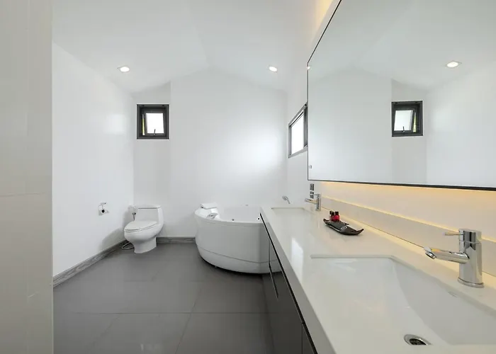 Thong Lo Sumptuous Double Pool Villa Bangkok