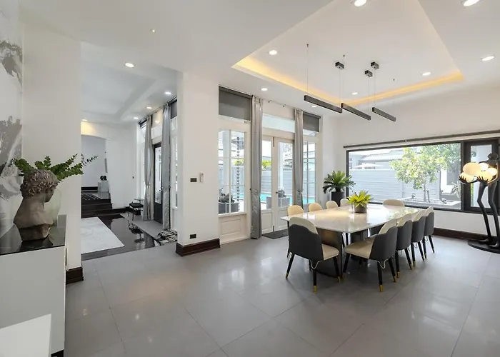 Thong Lo Sumptuous Double Pool Villa Bangkok