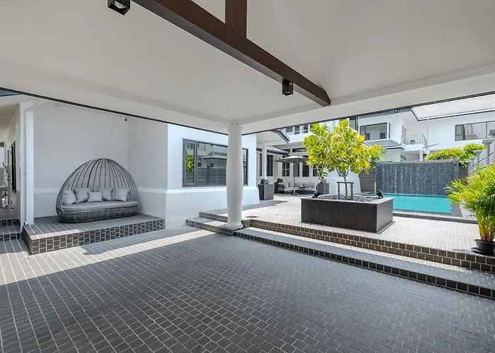 Thong Lo Sumptuous Double Pool